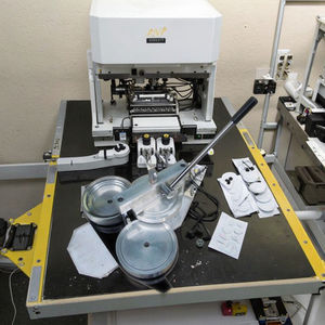 <span class=keywords><strong>Presse</strong></span> à cartes rotative <span class=keywords><strong>manuelle</strong></span> tout métal de 158 mm avec boutons en tissu, haute durabilité, laminage <span class=keywords><strong>pour</strong></span> cadeaux à grande échelle - Product Image 6