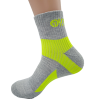 Chaussettes de sport en gros pour hommes, épaisses, en tissu éponge, avec revers tricoté, respirantes, style mi-mollet pour la performance