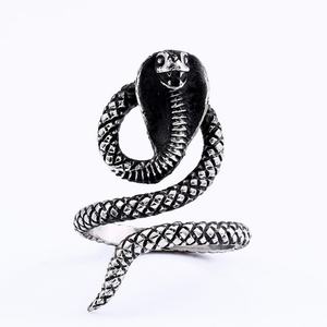Anillos de Moda de Acero Inoxidable al por Mayor para Hombre con Diseño de Cobra y Serpiente - Product Image 2