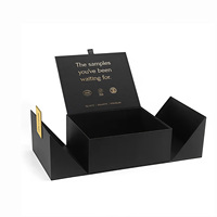 Boîte cadeau rigide en carton de luxe sur mesure à double porte avec fermeture magnétique et poignée, doublure en éponge, gaufrage, emballage cosmétique
