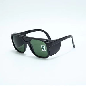 Nouvelles lunettes de soleil de sport carrées de luxe Lentilles polarisées Lunettes de sécurité à la mode - Product Image 1