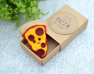 Tranche de pizza en feutre, cadeau dans une boîte d'allumettes, fait à la main avec une carte amusante et un jeu de mots, cadeau unique pour la Saint-Valentin, cadeau d'amour mignon pour elle ou lui - Product Image 4