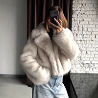 Nouveauté 2024 : Manteau court d'hiver en fausse fourrure pour femme, col châle, duveteux, grande taille, avec applique en fourrure écologique