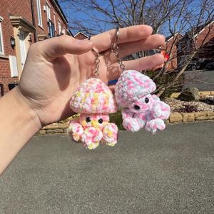 Nuevo Diseño 2026: Llavero <span class=keywords><strong>de</strong></span> Medusa <span class=keywords><strong>de</strong></span> Ganchillo, Amigurumi Hecho a Mano, Mini <span class=keywords><strong>Pulpo</strong></span> <span class=keywords><strong>de</strong></span> Ganchillo Suave, Juguete <span class=keywords><strong>de</strong></span> Animal Marino Tejido <span class=keywords><strong>para</strong></span> Niños - Product Image 3