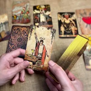 Vente en gros en stock jeu de société intérieur Divination 78 cartes de tarot en papier Deck avec guide Carta De tarot