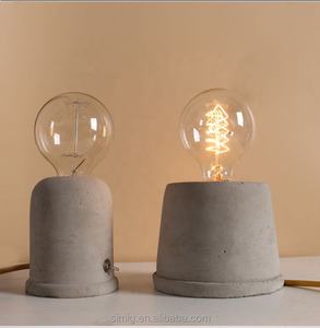 <span class=keywords><strong>Simig</strong></span> éclairage Lampe de table décorative en béton de couleur grise petite lampe de table en ciment unique fabriquée en Chine - Product Image 1
