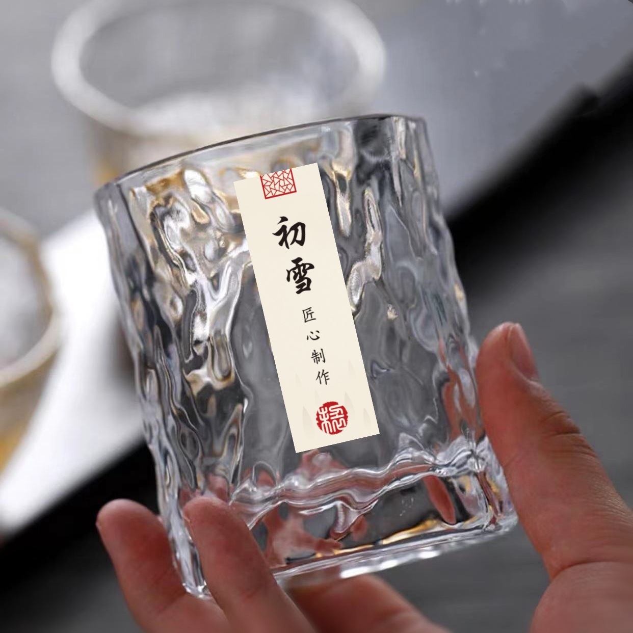 Une première coupe de neige en cristal