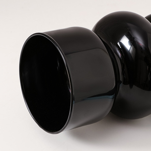 Vente en gros, nouveauté européenne, petit vase rond à fleurs en verre noir soufflé pour la décoration intérieure - Product Image 4