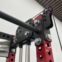 Dongli OEM DLR08 Station multifonctionnelle Smith Machine en acier inoxydable Rouge Blanc Noir pour usage domestique et commercial, Demi-cage de musculation