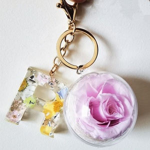 Llavero con letra <span class=keywords><strong>inicial</strong></span> de resina, gran oferta de fábrica, el mejor regalo de otro día, Rosa preservada - Product Image 1