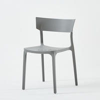 Chaise de salle à manger empilable en plastique légère et simple, sans accoudoirs, design français moderne, pour salon, résistante à l'eau