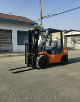 Chariot élévateur diesel japonais d'occasion de 5 tonnes 8F avec déplaceur latéral hydraulique, mât à 3 sections (hauteur 4,5 m), pneus pleins - Très rentable