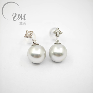 Pendientes de oro blanco de 18 quilates de gama alta de la serie CHIC, perlas simples de agua de mar de 7,5mm y diamantes en forma de estrella, certificado NGTC clásico - Product Image 1