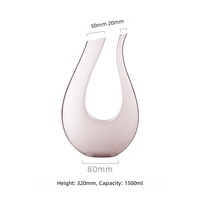 Flûtes à champagne élégantes en verre rose cristal avec base concave inclinée et design de gobelet, motif flamant rose