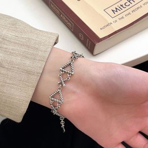 Pulsera triangular de plata de ley S925 para mujer, diseño geométrico, joyería de uso diario - Product Image 3