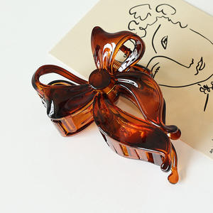 Vente en gros de pinces à cheveux à nœud papillon, grandes pinces à cheveux en plastique mat élégantes pour femmes - Product Image 6