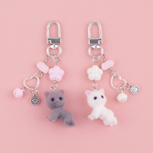 卸売のかわいい柔らかい多色子猫ぬいぐるみキーホルダー、フラワーベルモデル、目を引く普段使いにぴったりなアクセサリー - Product Image 4