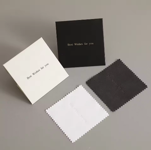 Chiffonnette en microfibre douce argentée avec boîte en papier personnalisée pour cadeau d'anniversaire, de mariage et entretien de bijoux - Product Image 4
