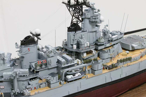 Modèle de navire de guerre américain <span class=keywords><strong>Missouri</strong></span> à l'échelle 1/350, version modernisée 1991 - Product Image 4