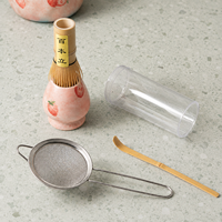 Ensemble de bols à matcha en céramique rose motif fraise avec bec verseur et support pour fouet – Adorable bol à matcha en céramique