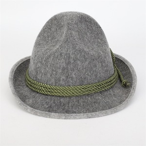 Cappello Bavarese in Feltro per Oktoberfest, Feste Invernali e Occasioni Casual - Product Image 2