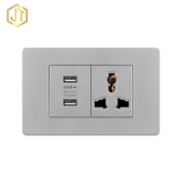 Hub d'alimentation de voyage mondial avec prise universelle à 3 broches et chargeur USB double pour plus de 150 pays Téléphones dans les hôtels Dortoirs