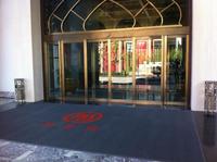 Tapis en PVC à boucles imprimé avec logo personnalisé, rouleau de 1,2x24m, tapis d'entrée en spirale robuste, résistant au feu, tapis de sol commercial
