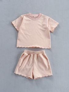 Set Estivo <span class=keywords><strong>in</strong></span> Cotone con Bordo Smerlato <span class=keywords><strong>in</strong></span> French Terry per Mamma e Bambina, Completo per Bambini con Felpa e Pantaloncini, Outfit per Bambine - Product Image 4