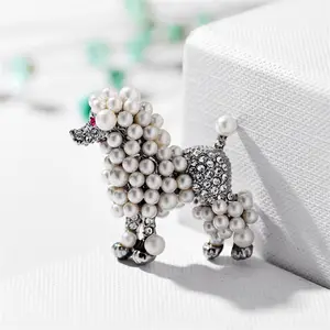 Creativo pet cane barboncino pieno di diamanti in rilievo spilla pin Europei e Americani personalizzato accessori per le donne