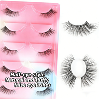 Faux cils style renard, demi-œil, allongés pour l'angle extérieur, épais, recourbés et angulaires, plusieurs paires