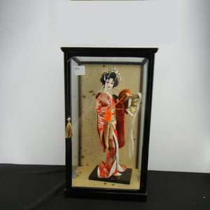 Muñeca Geisha japonesa antigua Oriental, pequeña muñeca japonesa en <span class=keywords><strong>cristal</strong></span> acrílico transparente <span class=keywords><strong>y</strong></span> caja <span class=keywords><strong>de</strong></span> exhibición <span class=keywords><strong>de</strong></span> <span class=keywords><strong>madera</strong></span> - Product Image 5
