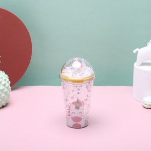 Vaso de Plástico Aislado de 450 ml con Diseño de Unicornio y Tapa de Domo con Pajita para Niños, Bebidas Frías de Verano y Diseño Estampado de Estrellas - Product Image 1