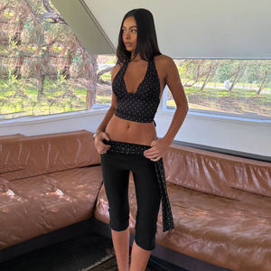 Ensemble coordonné 2 pièces en tricot patchwork à pois - Haut sexy à col en V et short bermuda avec lacets, imperméable et respirant pour le printemps/été - Product Image 1