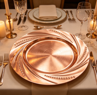 Assiettes de présentation dorées en plastique PP de 13 pouces à bord floral pour mariage, vente chaude en usine, assiettes décoratives dorées pour mariage