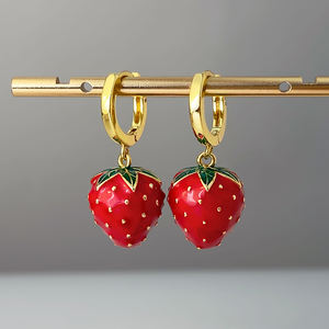 Pendientes de Aro con Colgante de Frutas Esmaltadas Personalizados al por Mayor, Chapados en Oro, con Diseño de Kiwi, Fresa y Aguacate - Product Image 3