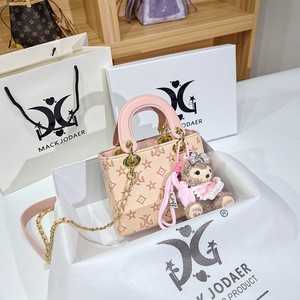 Sacs pour femmes en gros directement de l'usine, sacs à main de niche style Princesse Diana, nouvelle collection 2026 haut de gamme, bandoulière chaîne avec fermeture éclair - Product Image 4