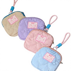 Bolsa de Cosméticos Acolchada con Forma de Corazón, Bolsa de Maquillaje con Cierre, Ligera, Ecológica, Organizador de Viaje Portátil con Correa - Product Image 4