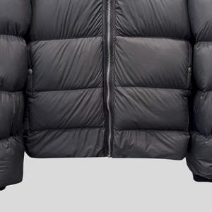 Chaqueta de Plumón Estilo Oscuro, Chaqueta de Plumón con Cremallera Cálida para Hombre y <span class=keywords><strong>Mujer</strong></span>, Nueva Moda de Invierno Simple Europea y <span class=keywords><strong>Americana</strong></span>. - Product Image 4