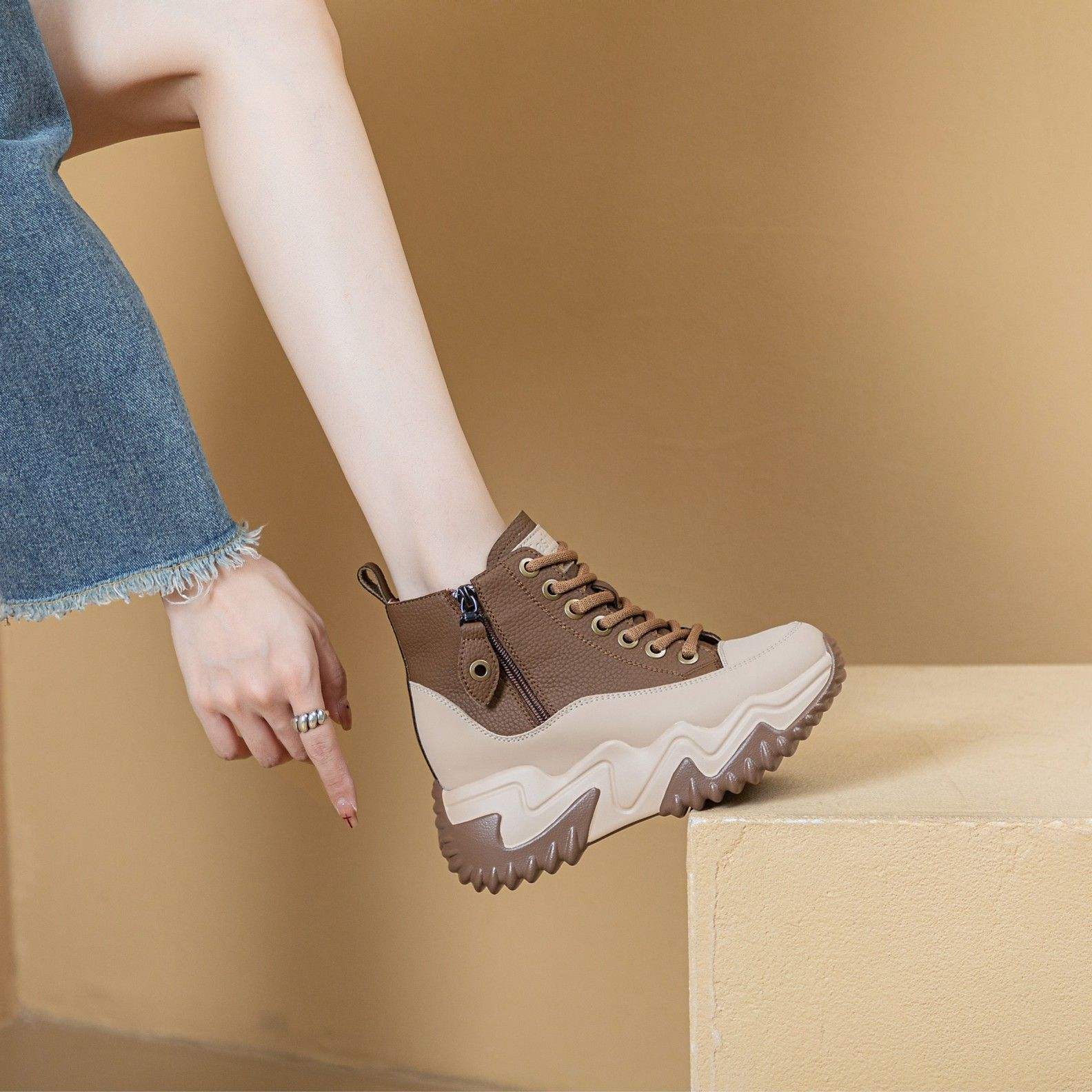 สีน้ำตาล