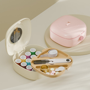 Kit <span class=keywords><strong>de</strong></span> couture portable magnétique pour les voyages - Ensemble complet <span class=keywords><strong>d</strong></span>'aiguilles <span class=keywords><strong>et</strong></span> <span class=keywords><strong>de</strong></span> fils avec des fournitures <span class=keywords><strong>de</strong></span> couture pour adultes <span class=keywords><strong>et</strong></span> <span class=keywords><strong>d</strong></span>ébutants - Product Image 1