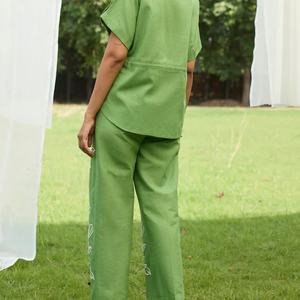 ชุดเซ็ตผ้าลินินสีพื้นสำหรับผู้หญิง สไตล์ลำลองสุดชิค ประกอบด้วยกางเกงขายาวทรงกว้าง เสื้อคลุมคาร์ดิแกน และเสื้อเชิ้ตปักลายผ้าฝ้าย เหมาะสำหรับฤดูใบไม้ผลิและฤดูร้อน ลดราคาพิเศษ - Product Image 3