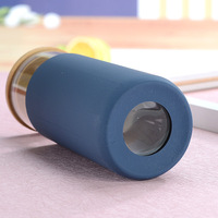 Bouteille en verre isotherme de 450 ml (16 oz) avec logo personnalisé, manchon en silicone incassable style américain, couvercle en bambou à visser et paille – En stock