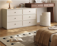 Coiffeuse moderne en pin massif couleur crème avec station de maquillage, design durable pour chambre d'appartement de petite taille
