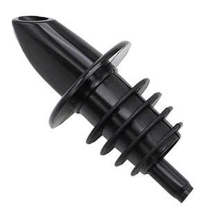 Bouchon verseur en caoutchouc souple noir Chef Season Show Wine Spout avec joint spiralé pour bouteille et carafe - Product Image 3