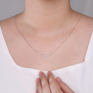 Vente en gros collier pendentif simple en forme de V en or massif 18 carats chaîne à maillons en diamant naturel géométrique à la mode tenue quotidienne pour anniversaire - Product Image 2