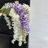 Vente en gros de fleurs artificielles suspendues, vigne en soie, fleurs blanches et violettes, glycine pour la décoration de mariage et de la maison