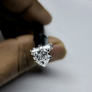 Diamante de Corte Esmeralda Cultivado en Laboratorio Amberglow Horizon, Fuego Interior Fantasía Intenso Grisáceo, 16CT VVS2, Certificado IGI, Modelo Jk Creation Horse - Product Image 1