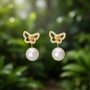 Pendientes de Mariposa de Cristal con Perla Colgante, Chapados en Oro PVD, Acero Inoxidable 316L, Sostenibles y Resistentes - Product Image 3