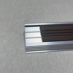 Servicio de Diseño Personalizado de Perfiles Antideslizantes para Escaleras de Aleación de Aluminio con Logotipo para Mayoristas de Materiales de Construcción - Product Image 4