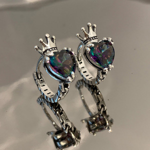 Orecchini a polsino vintage a forma di cuore con corona per donna, orecchini alla moda colorati per uso quotidiano, gioielli da festa, all'ingrosso - Product Image 1